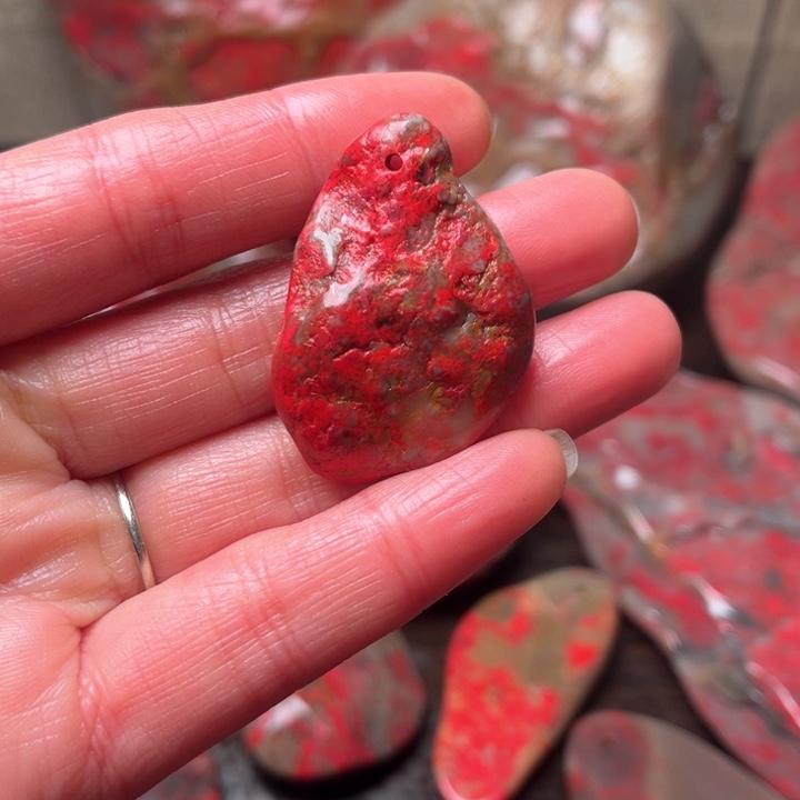 昌化鸡血石昌化鸡血石原石挂件