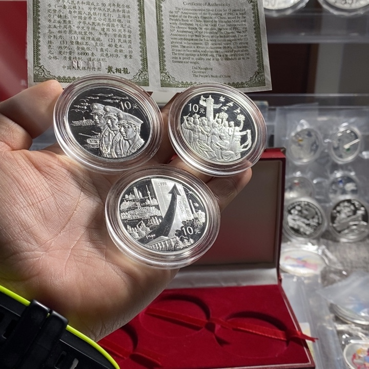 纯银原盒证99年建国银套币如图