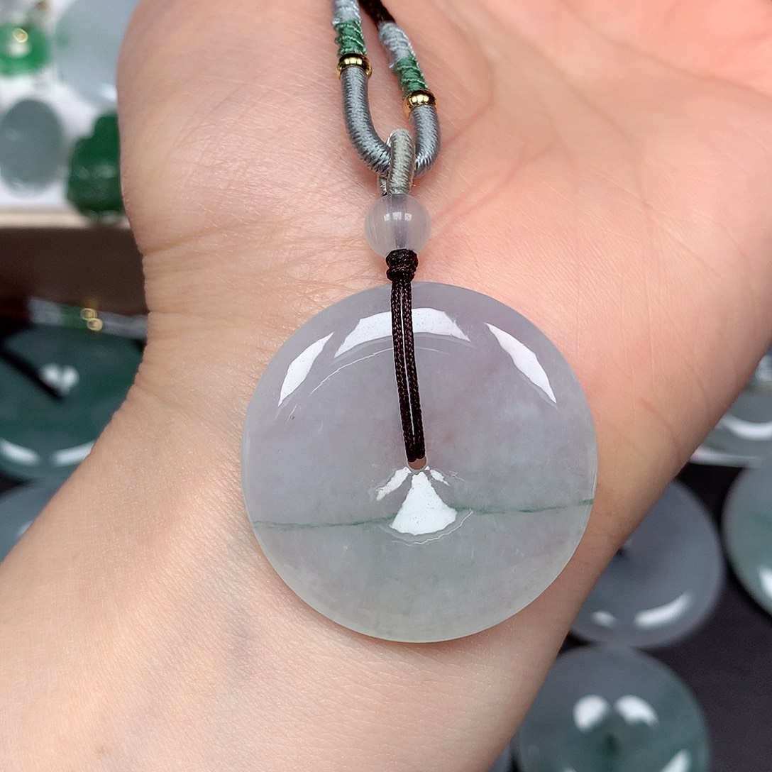 翡翠颈饰未镶嵌平安扣