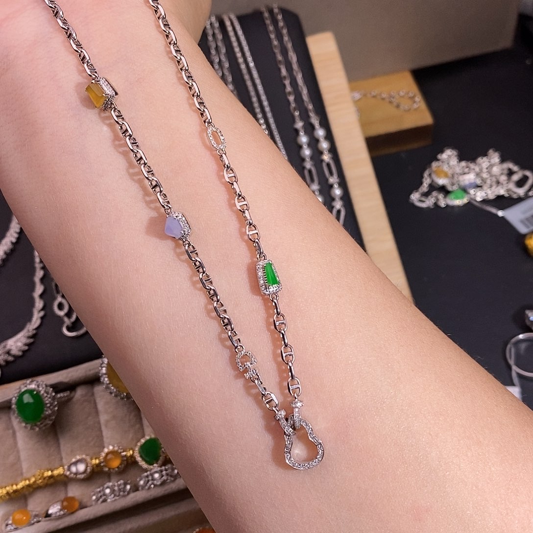 翡翠18K金镶嵌颈饰