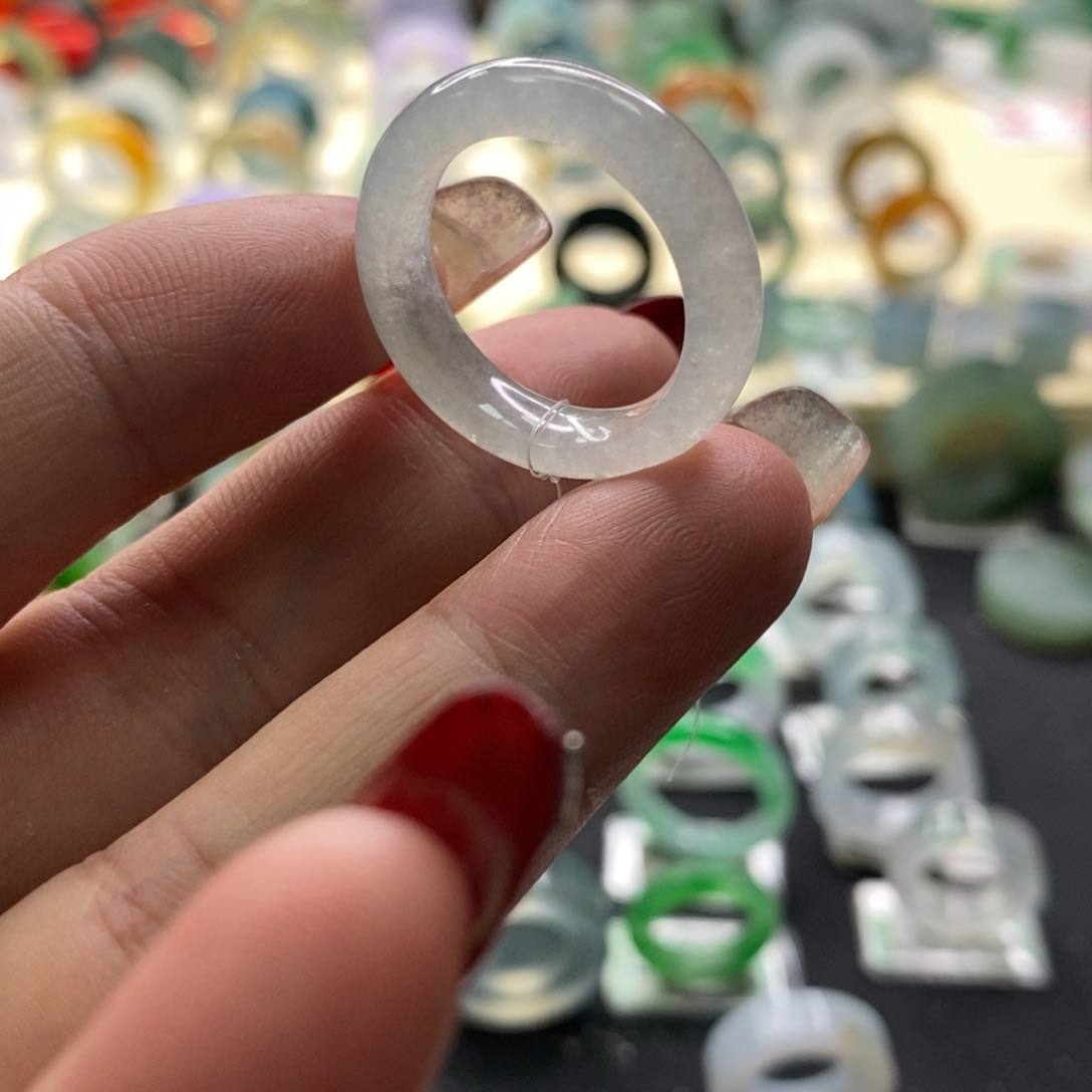 翡翠戒指未镶嵌翡翠戒指