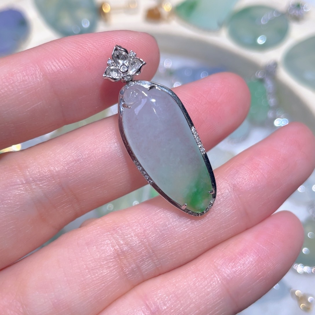 翡翠18K金镶嵌颈饰翡翠