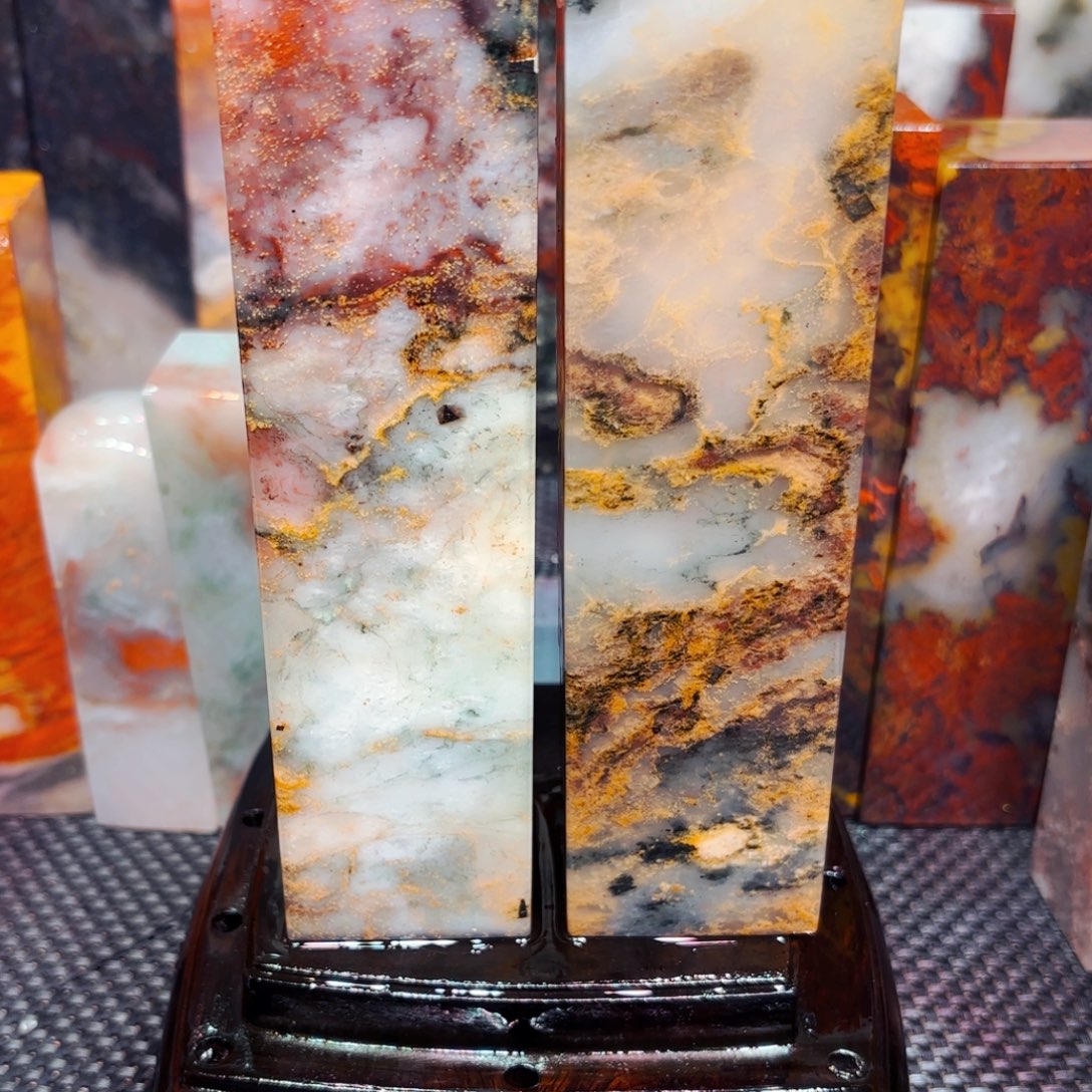 石材桂林鸡血玉贵妃料章