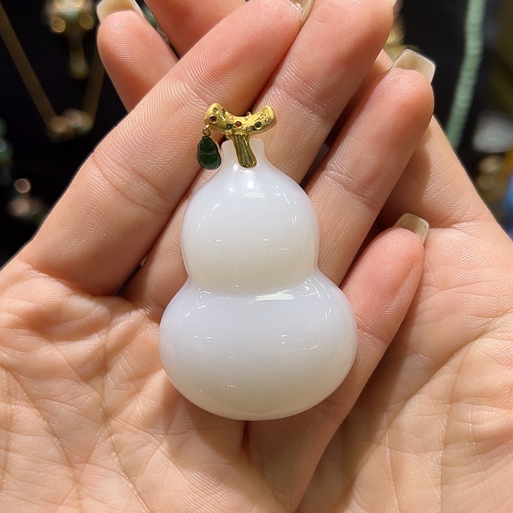 阿***玲和田玉18K金镶嵌颈饰