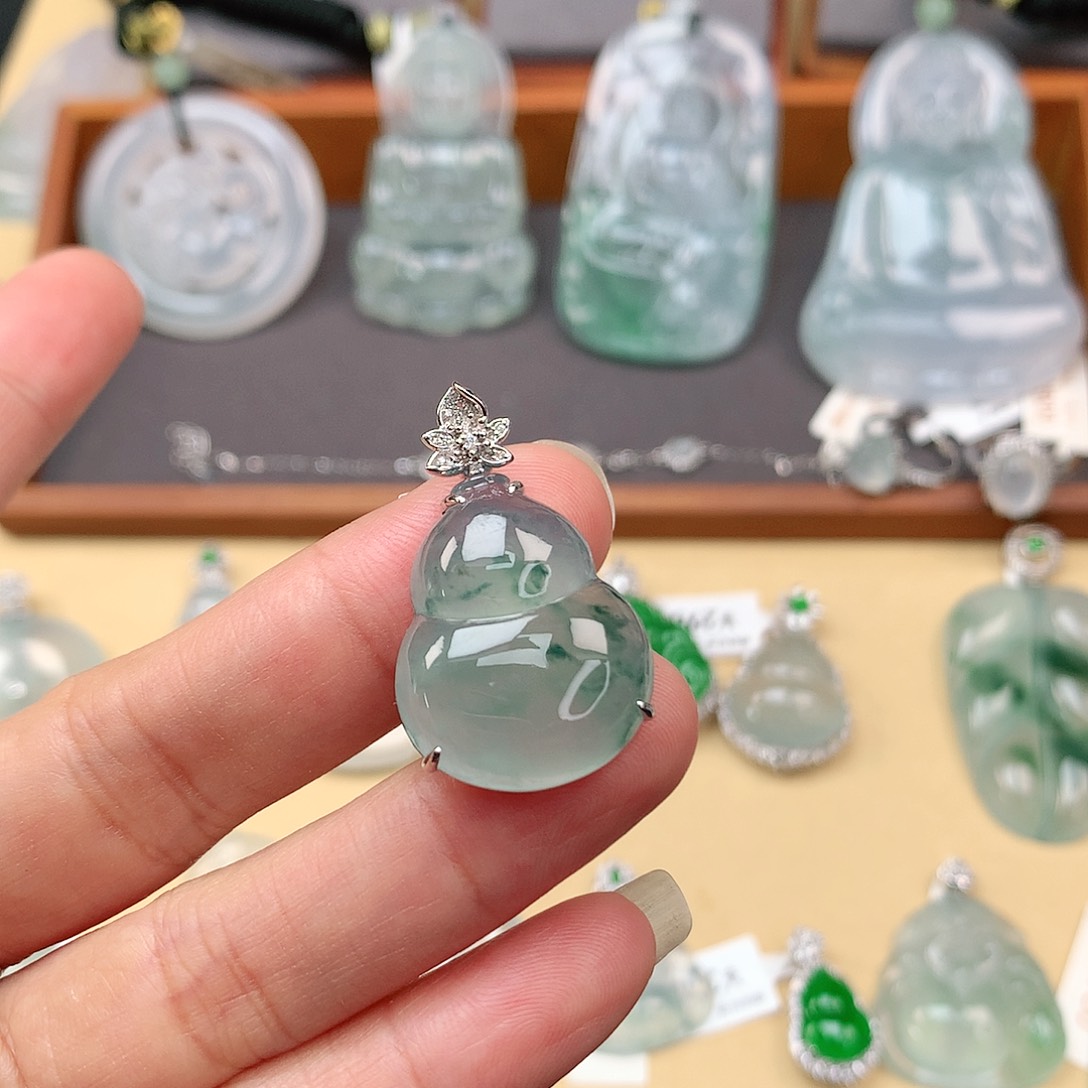 翡翠颈饰18K金镶嵌葫芦