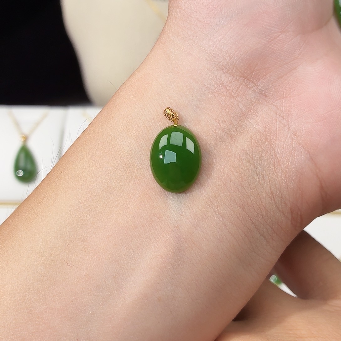 和田玉（碧玉）18K金镶嵌吊坠(赠链)