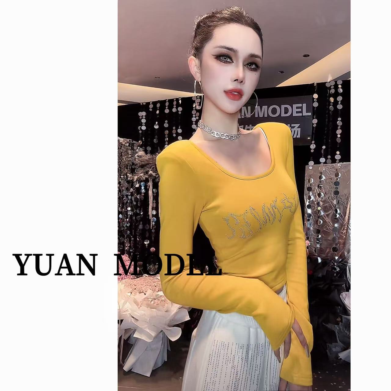 YUAN MODEL/媛老板-【生日专属】时装U领胸垫烫钻气质长袖T恤120324