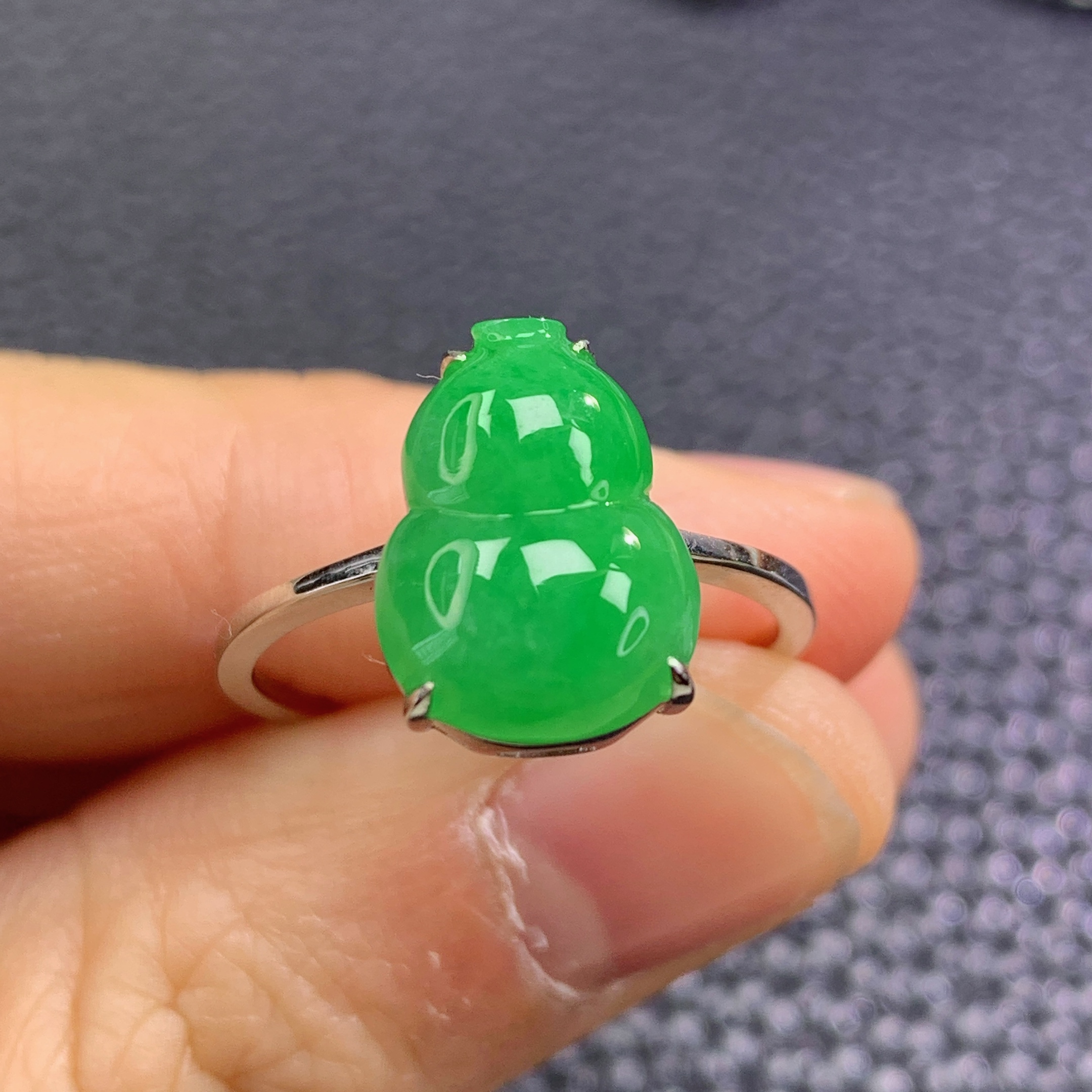 天然缅甸A货翡翠冰种阳绿葫芦镶18k金伴钻戒指满绿12.2*9*2.6mm