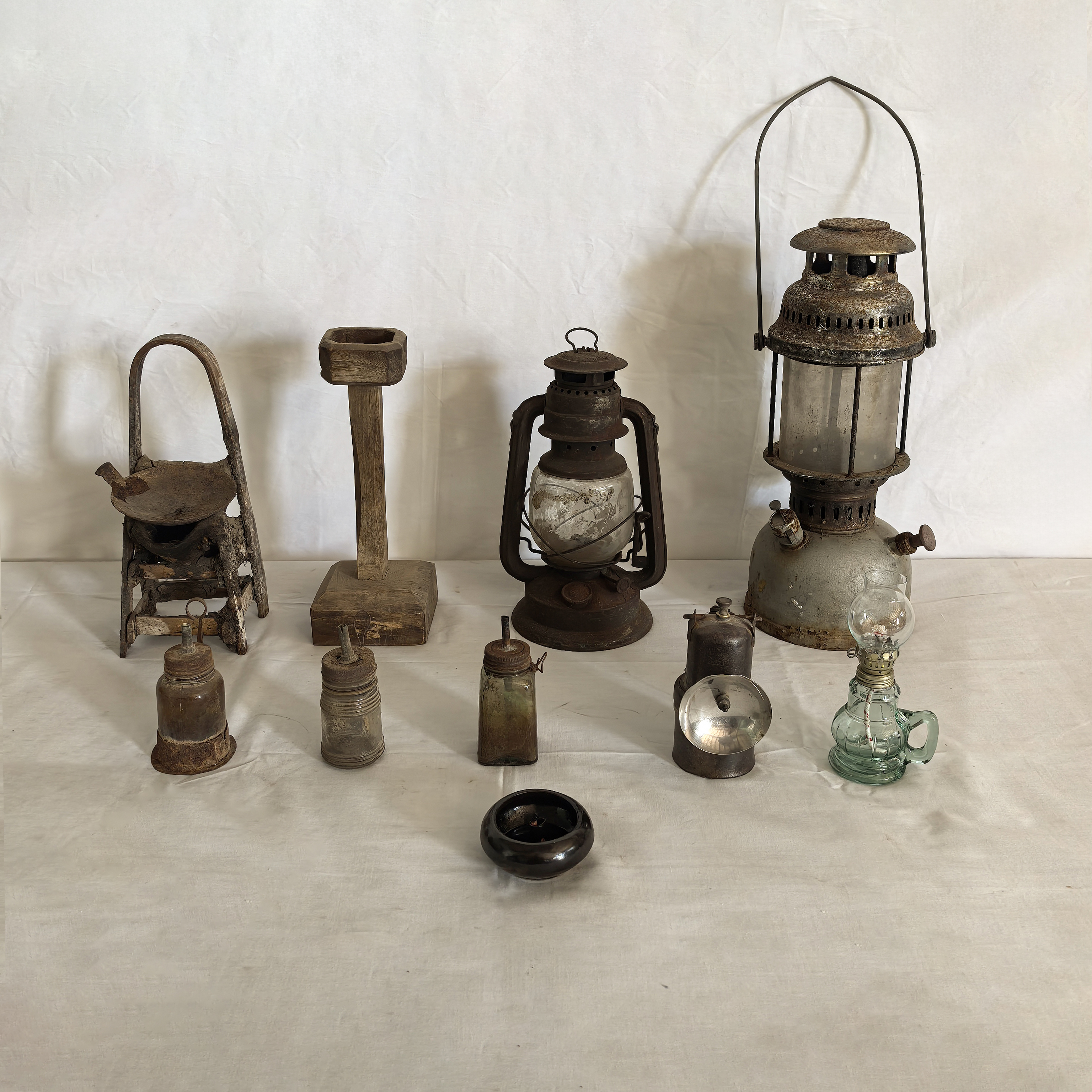 民俗老物件煤油灯马灯摆件复古怀旧老式照明油灯木烛台造景装饰