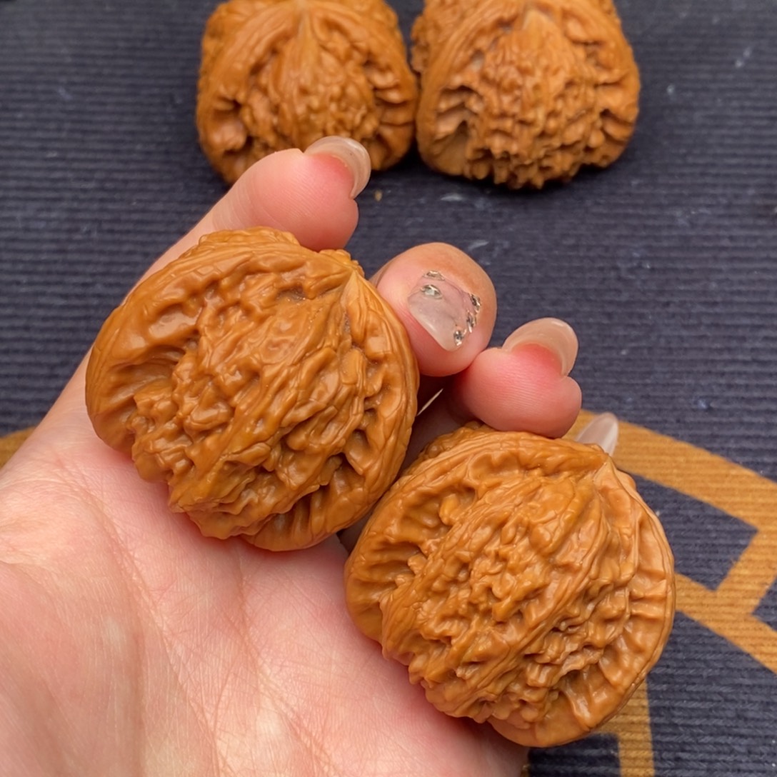 淼***哥吊坠文玩核桃白狮子