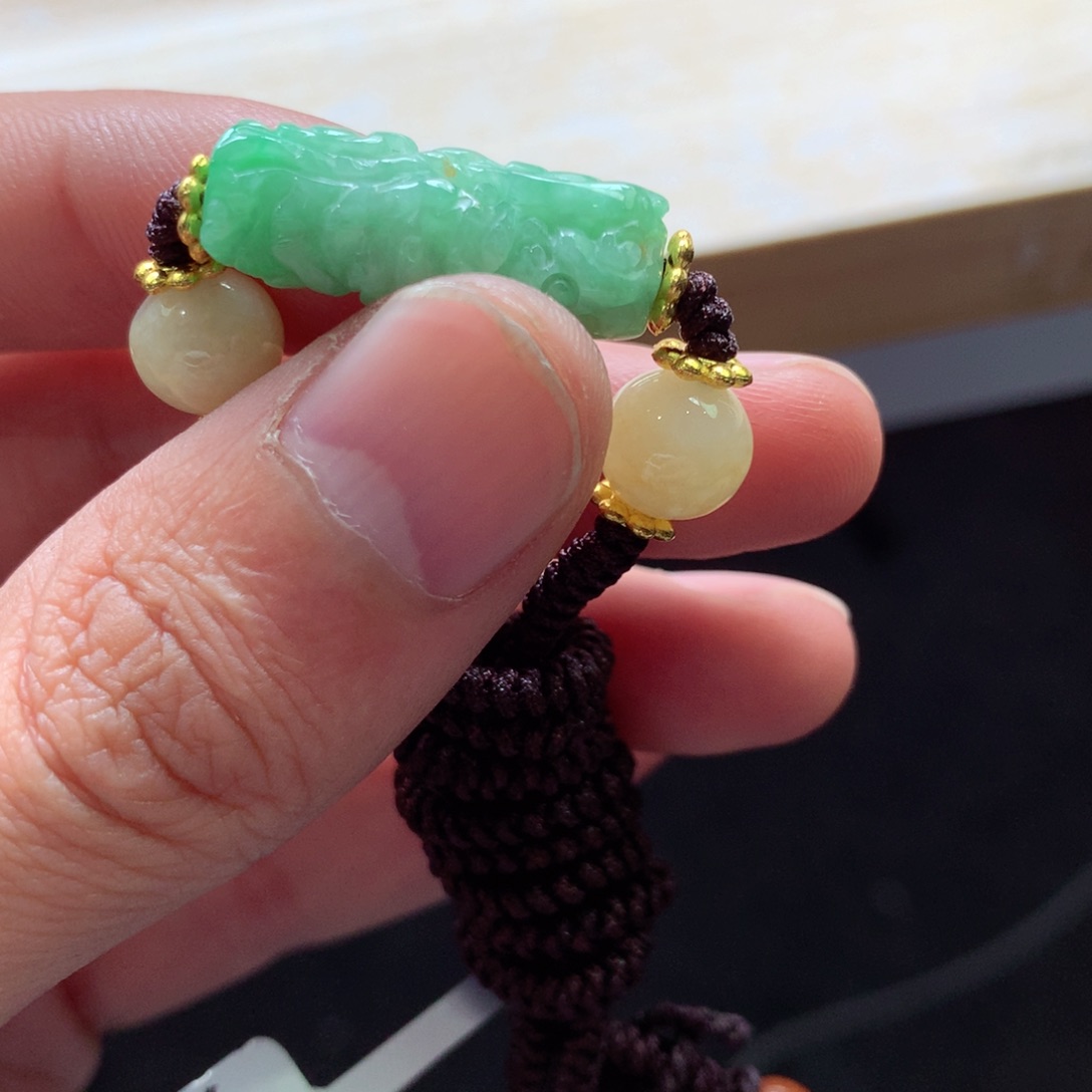 翡翠颈饰未镶嵌吊坠