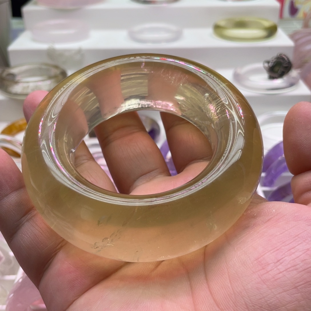 浅***浅水晶手镯未镶嵌黄水晶手镯