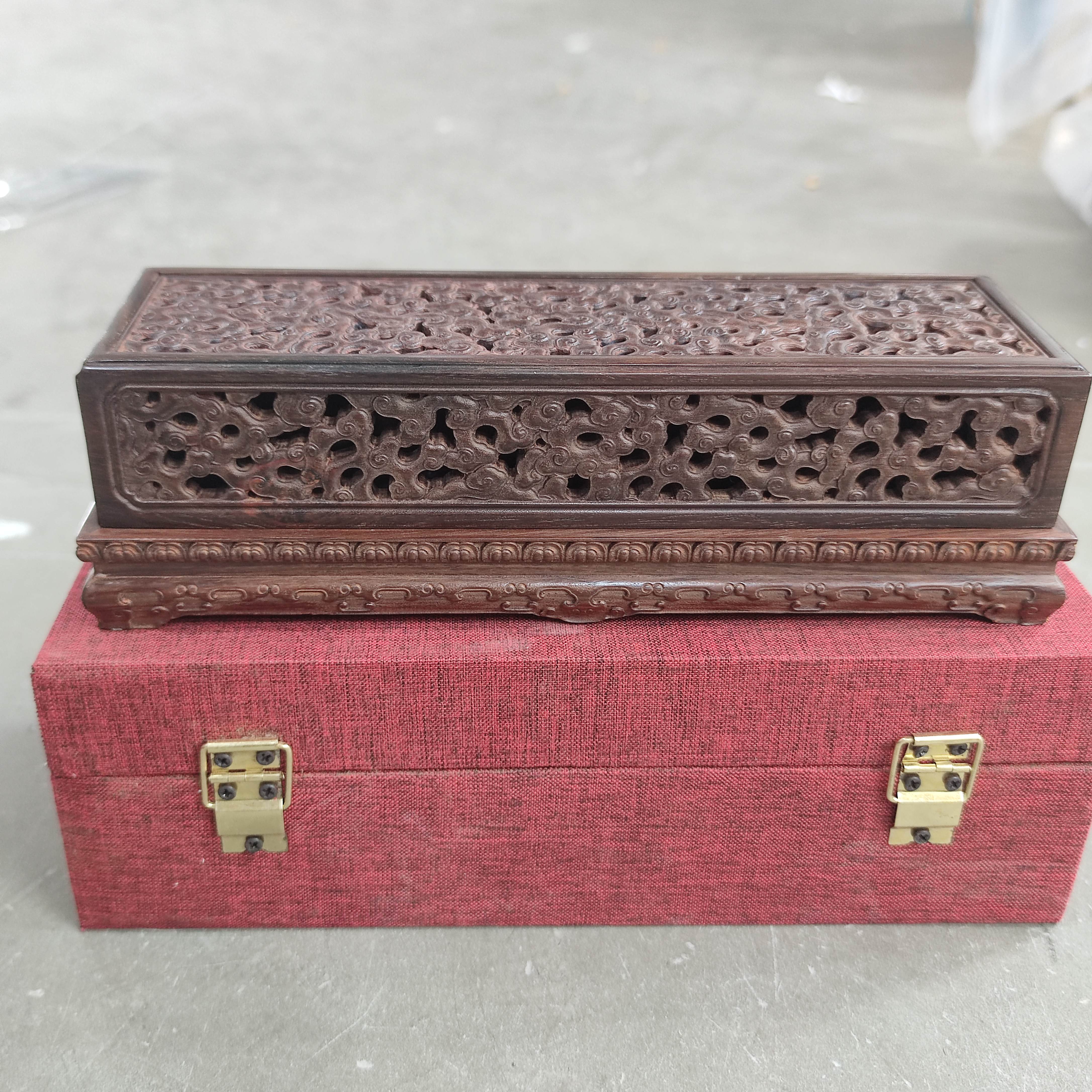 427 大红酸枝长方复古精工雕刻24*8*7香盒香薰