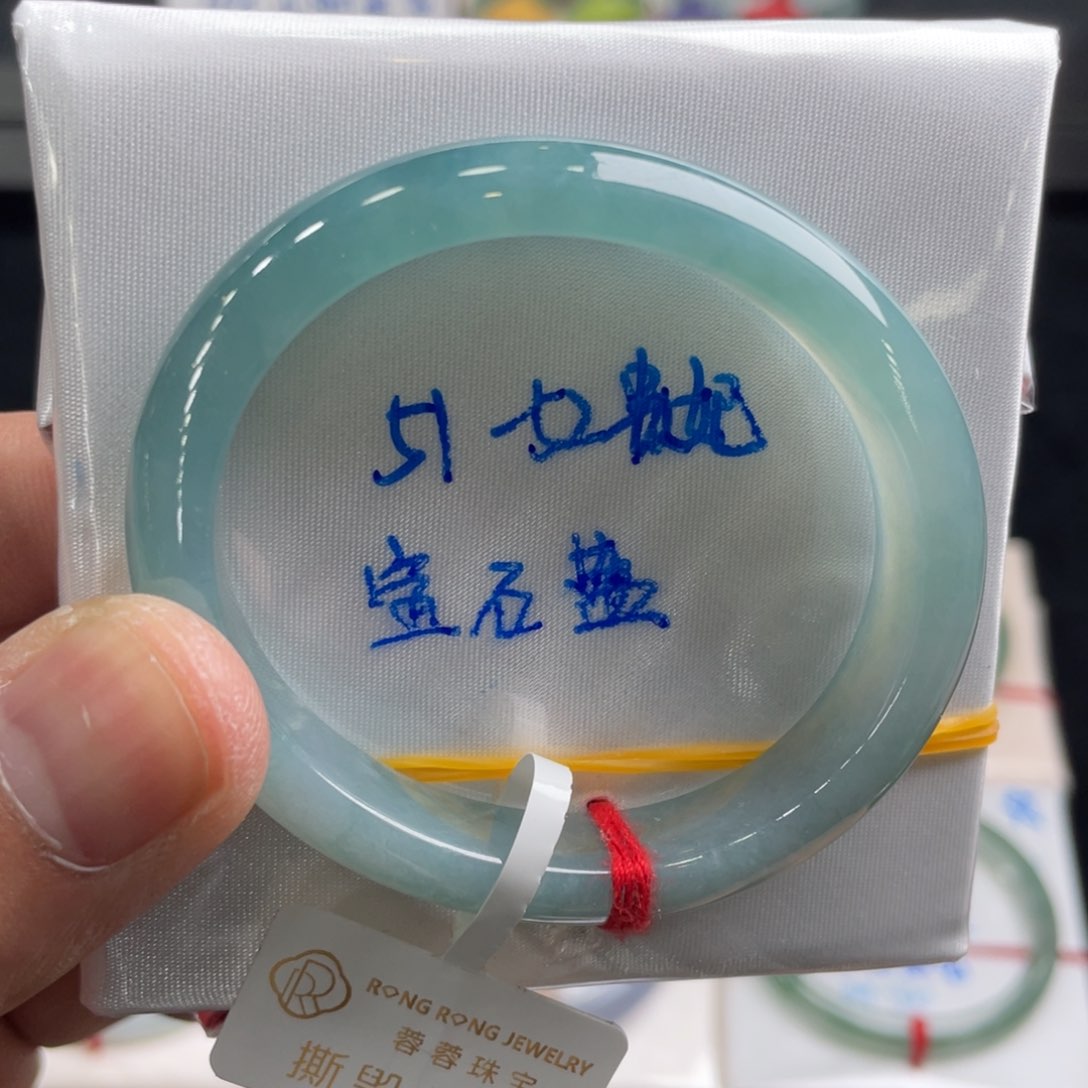 翡翠手镯未镶嵌翡翠手镯