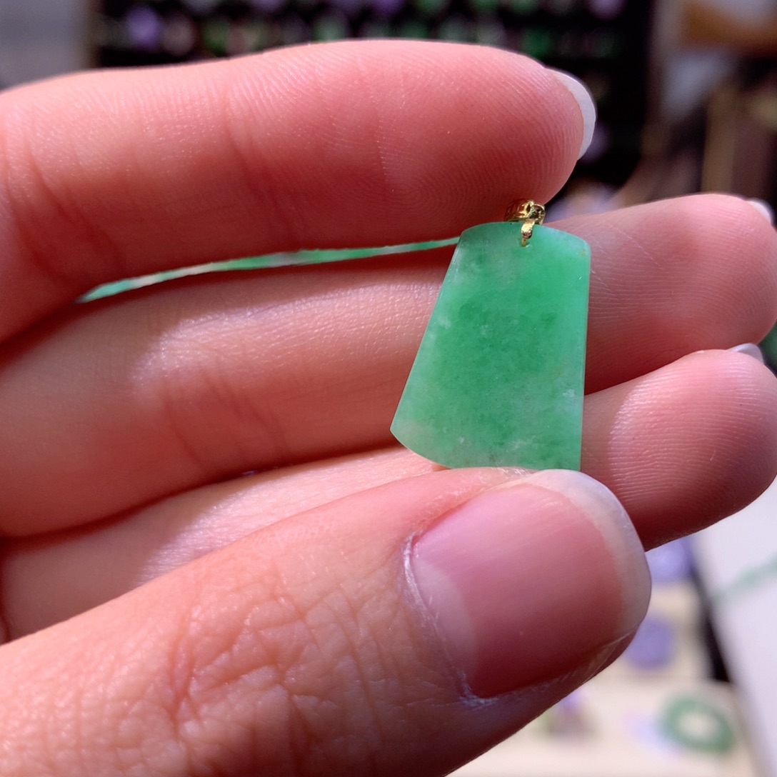 翡翠颈饰18K金镶嵌翡翠