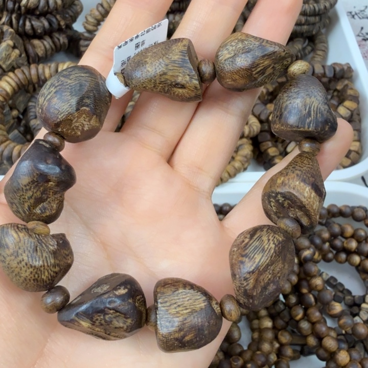 沉香手串沉香绿奇楠树丁留疤高油单圈