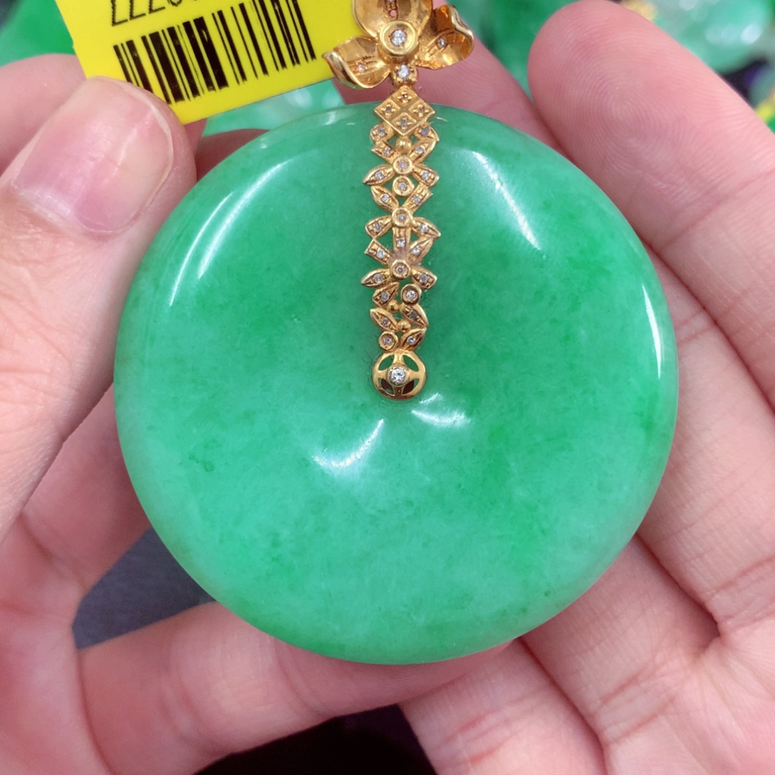 心***放翡翠18K金镶嵌颈饰