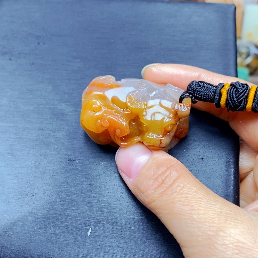 石英质玉（黄龙玉）颈饰未镶嵌