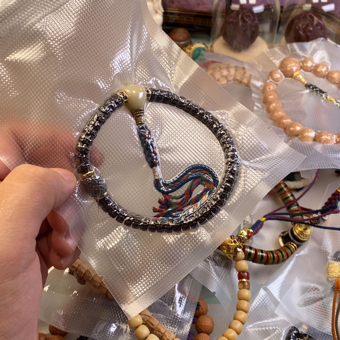 吊坠椰蒂。。。。。。。。。。