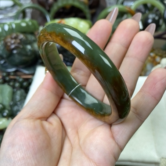 未镶嵌手串透闪石质玉特*冬手镯