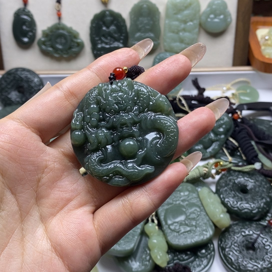 和田玉（糖玉）颈饰未镶嵌