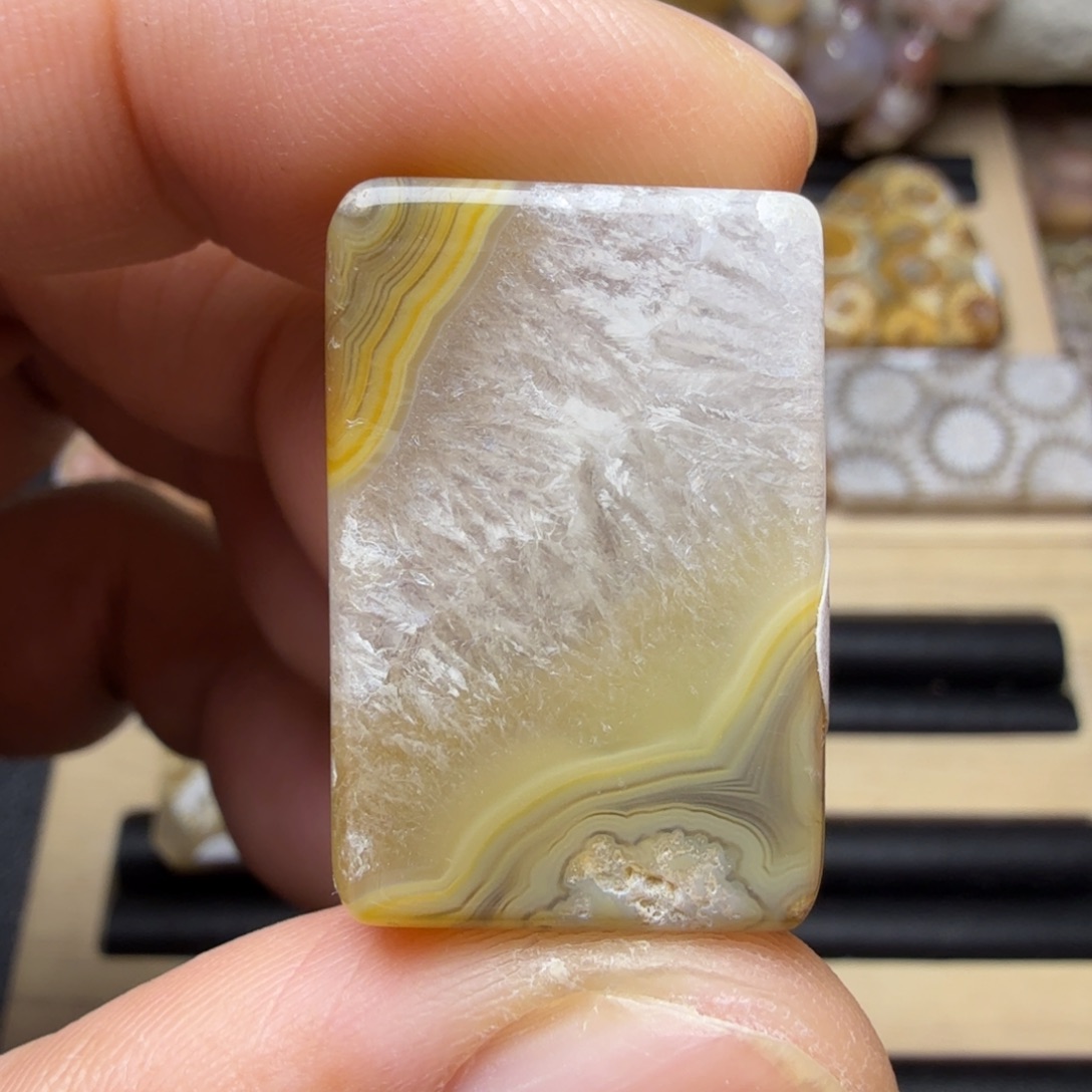 石英质玉未镶嵌天然色有机玉石保真色