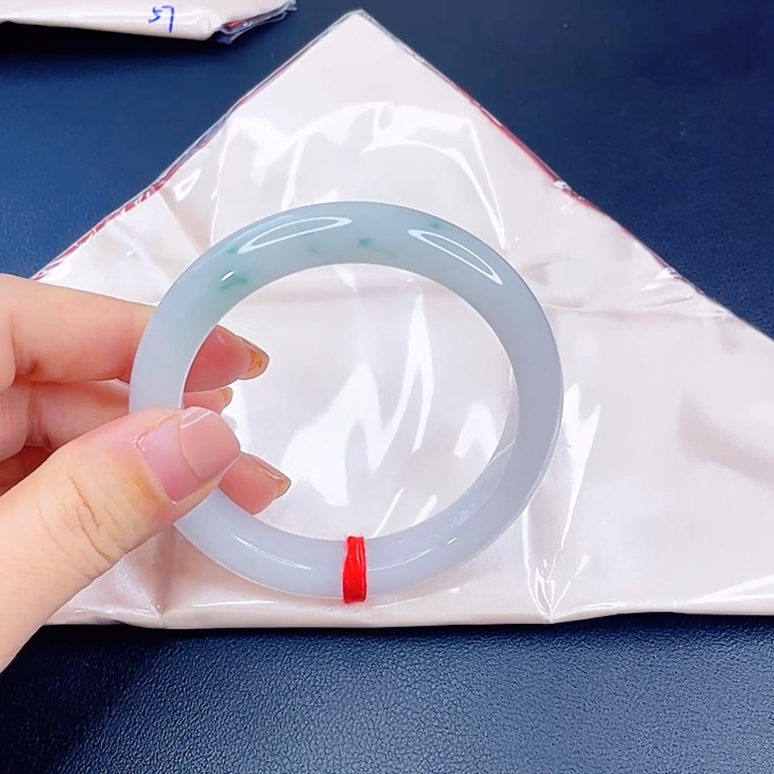 翡翠未镶嵌手镯白冰飘花