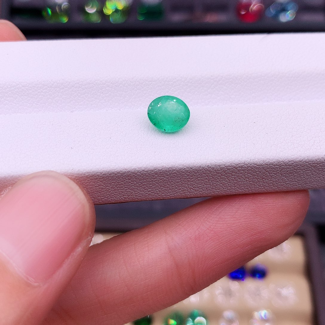 祖母绿裸石未镶嵌