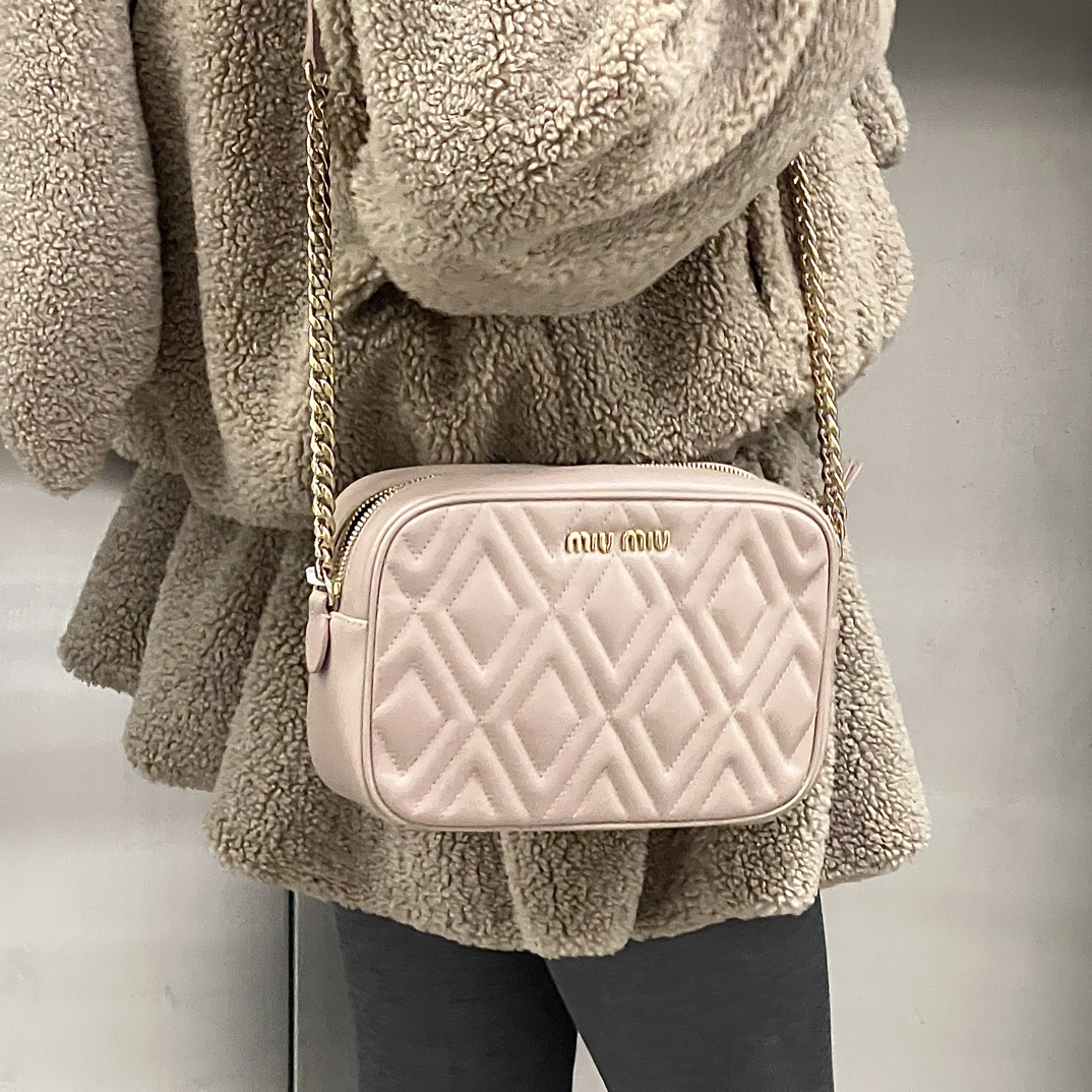95新 MIU MIU/缪缪 浅粉色菱格相机斜挎包链条包