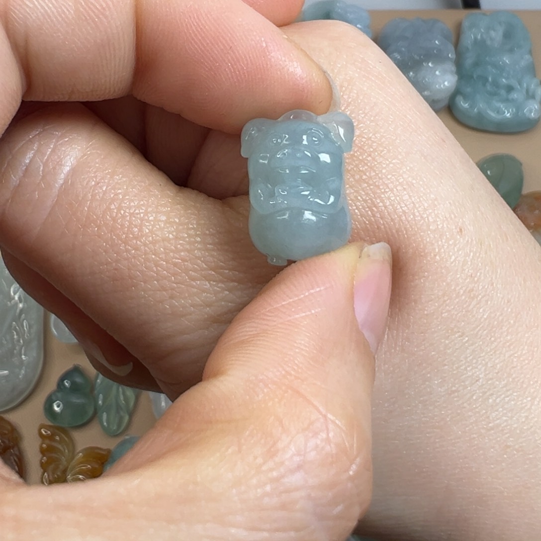 翡翠颈饰未镶嵌小猪