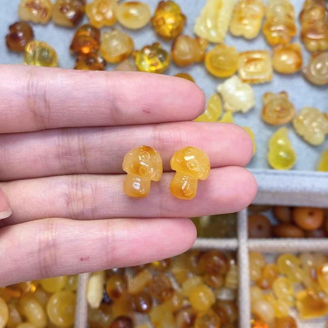 蜜蜡颈饰未镶嵌小***橙蘑菇