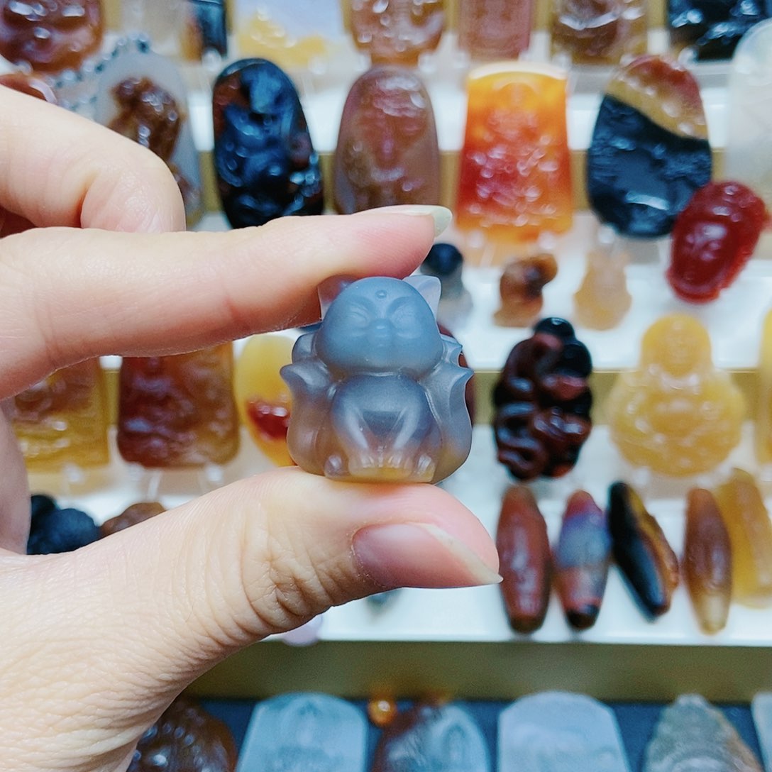 玛瑙/玉髓颈饰未镶嵌老*人