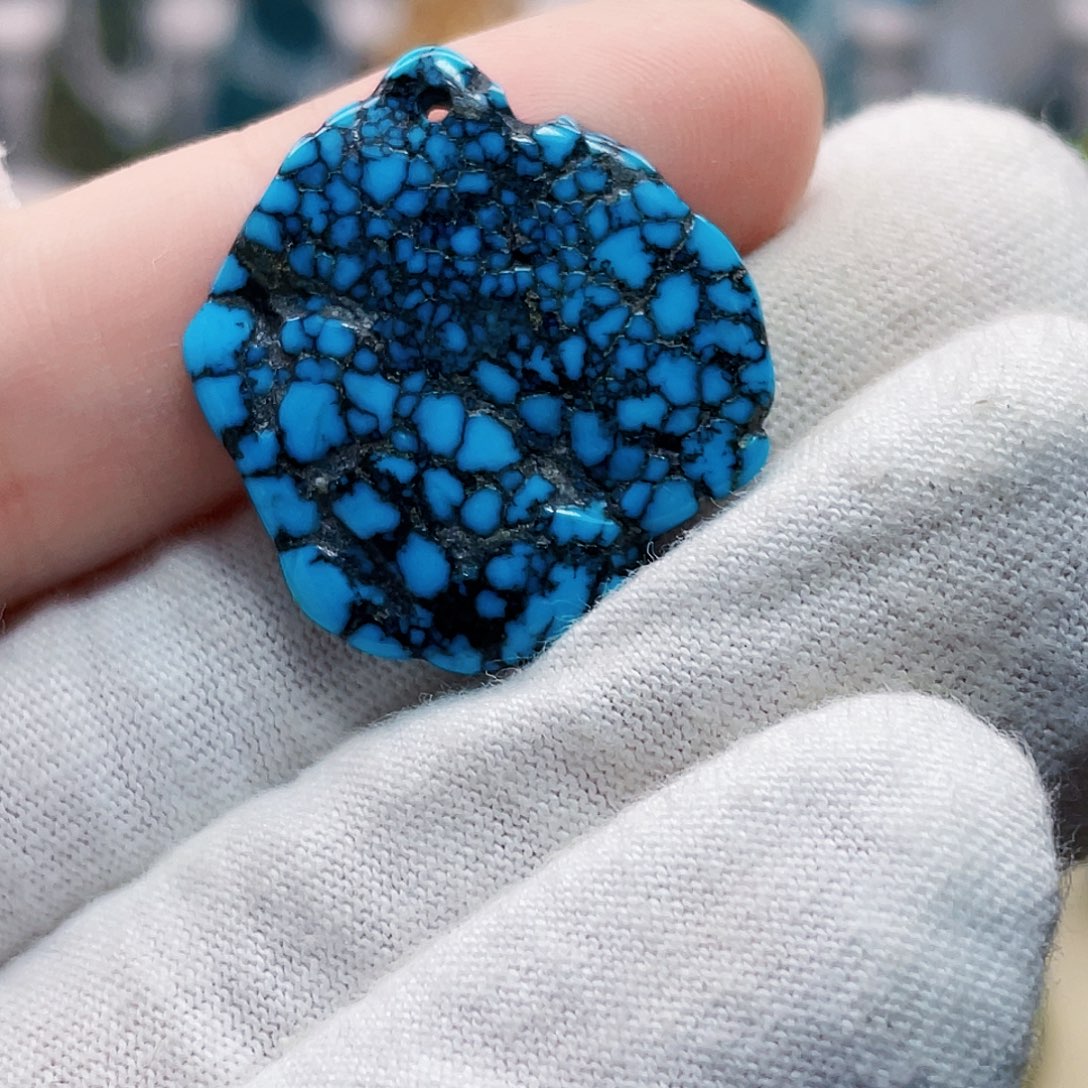 绿松石未镶嵌颈饰