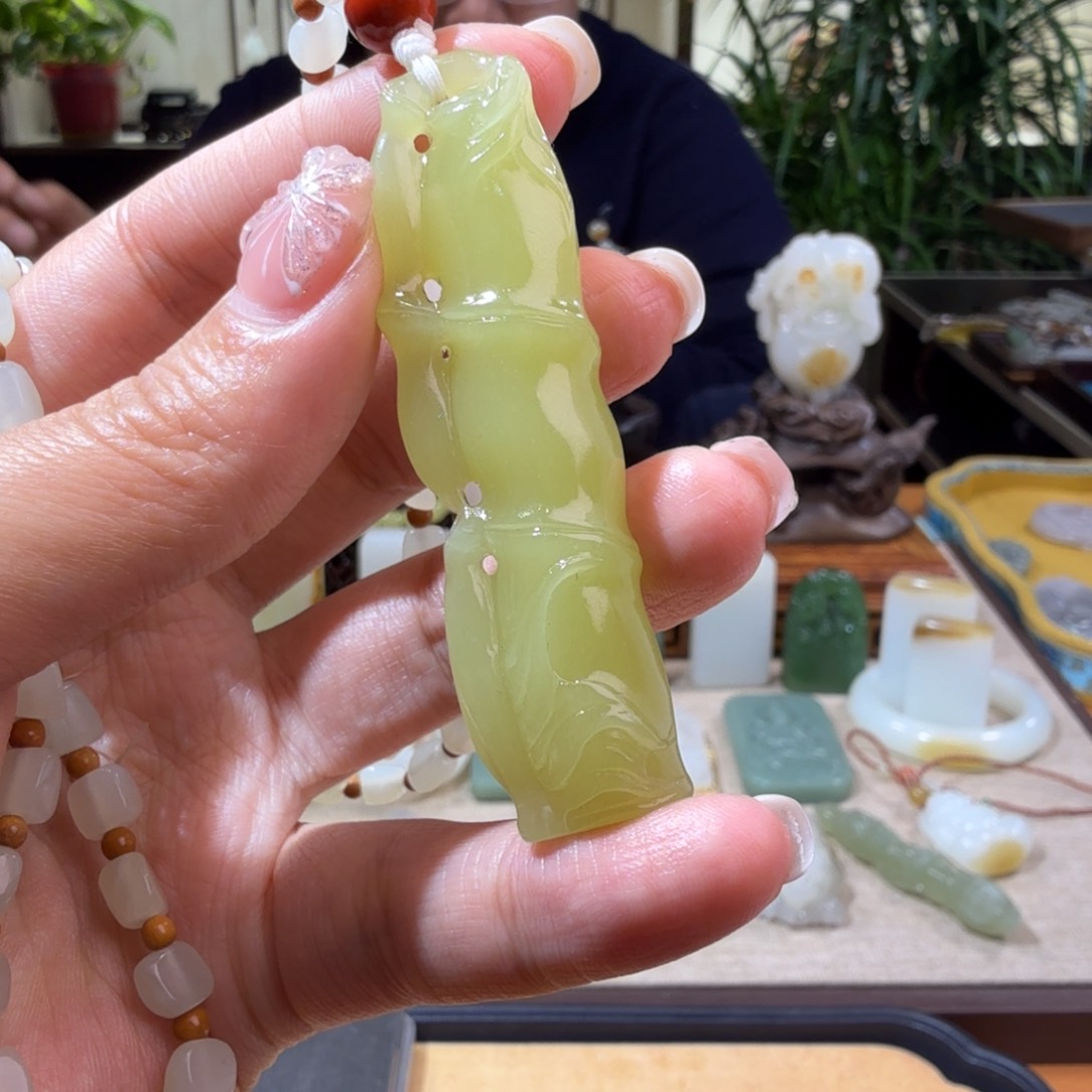 和田玉挂件未镶嵌鲲****?