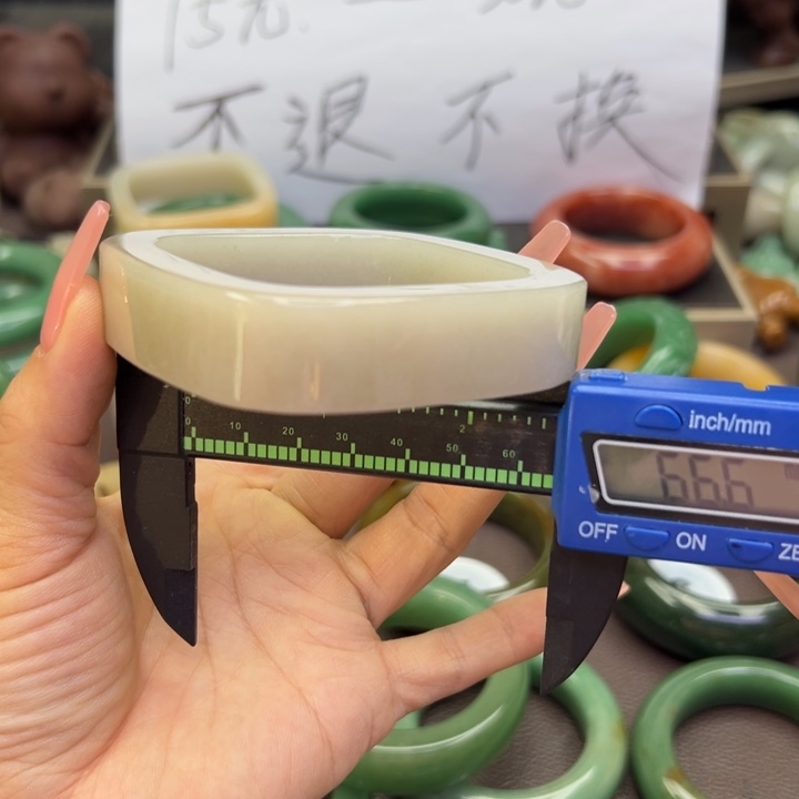 未镶嵌手镯石英岩玉