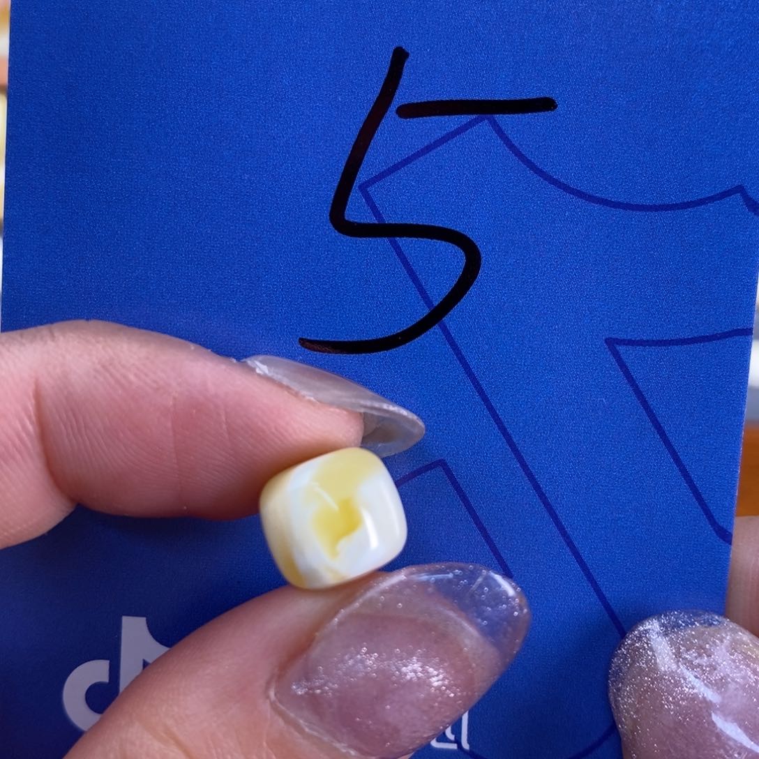 琥珀裸石未镶嵌耳****谎蜜蜡10