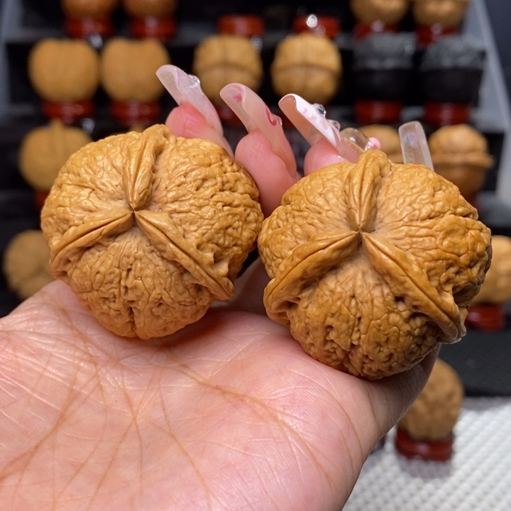 文玩核桃把件大***溜金牛三棱7号