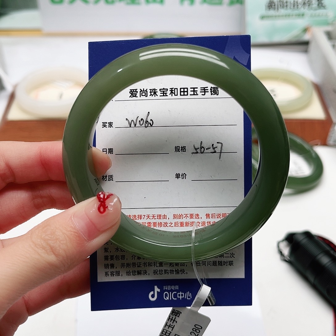 和田玉手镯未镶嵌