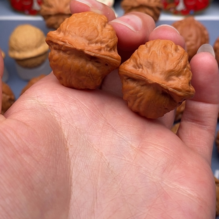 文玩核桃把件瓷娃娃