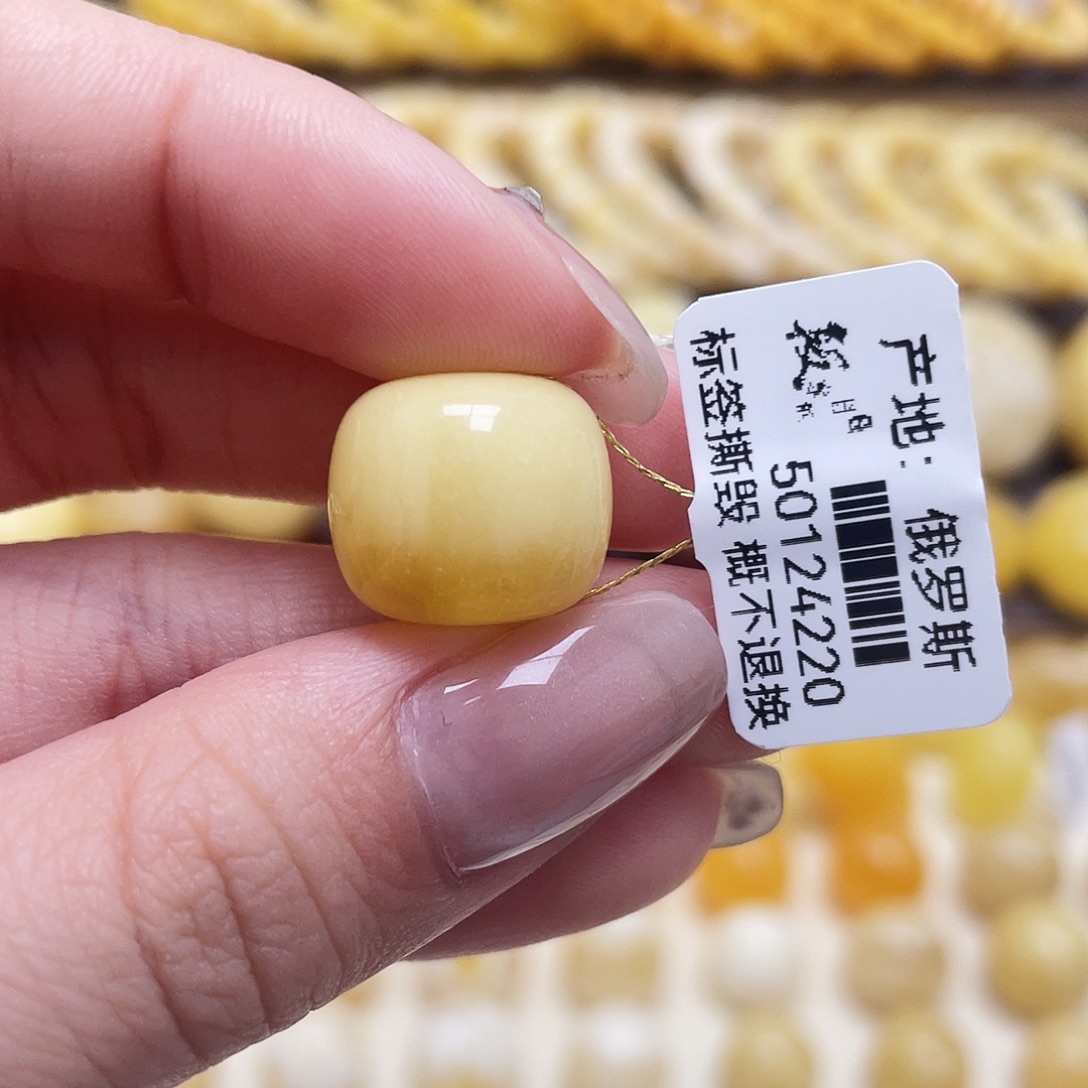 琥珀未镶嵌裸石15.1*13.1mm老型瑕