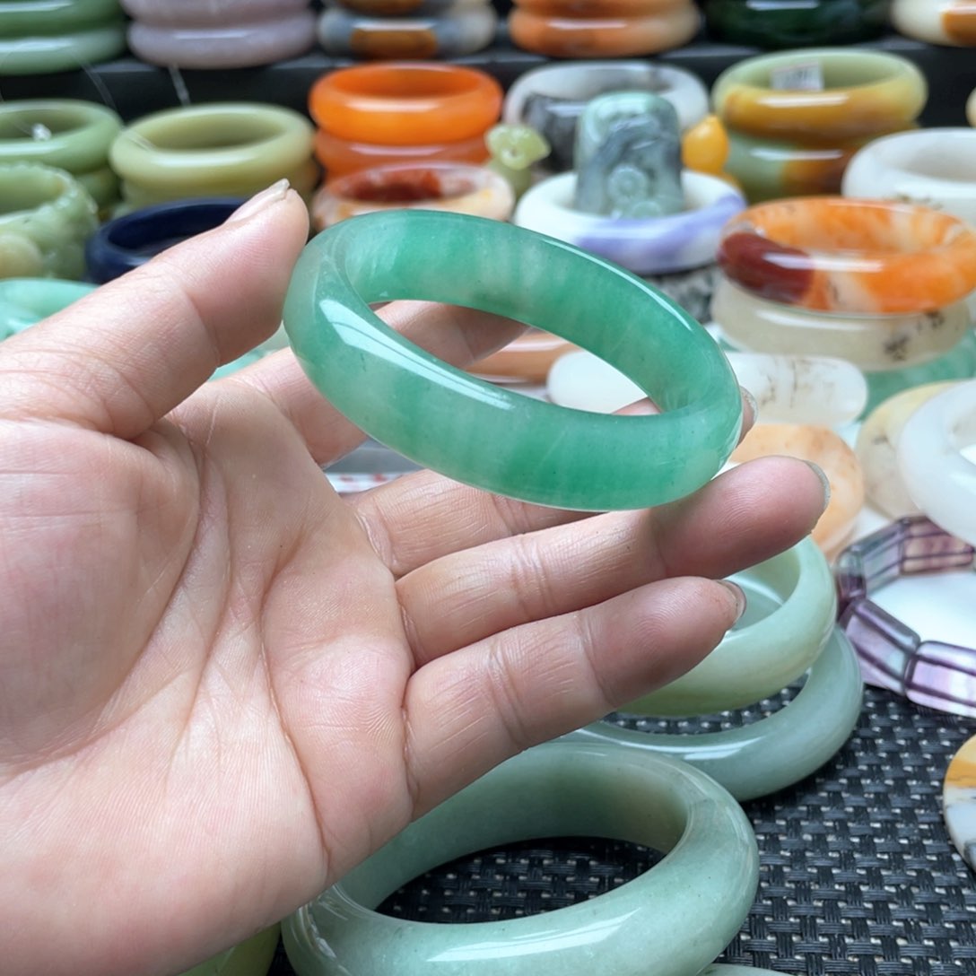 石英质玉手镯未镶嵌