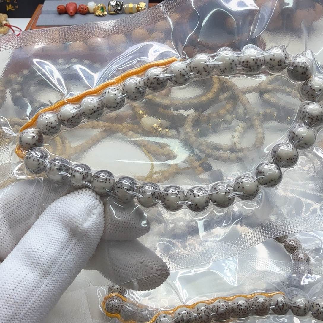 星月菩提手串32尊宠冰白石玉河豚9左右手持