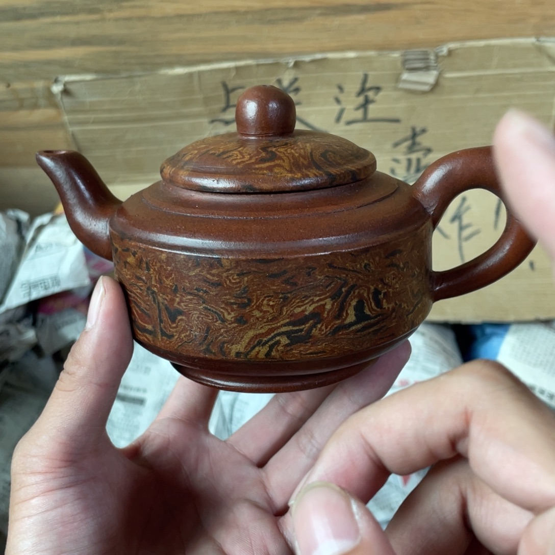茶壶紫砂老厂紫砂壶一件。