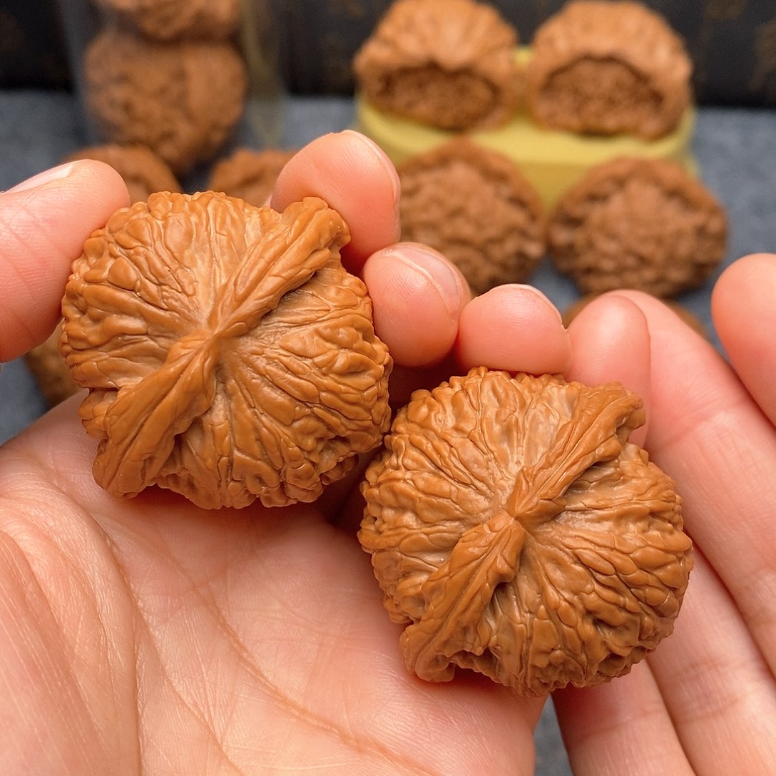 文玩核桃把件闷白狮子42全品