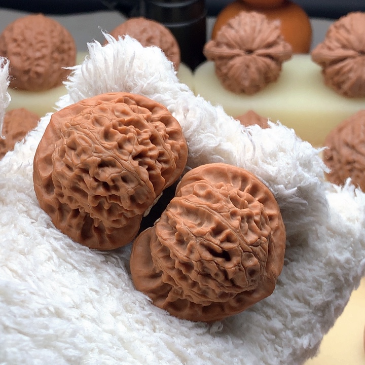 勇****把件文玩核桃山一代宫灯