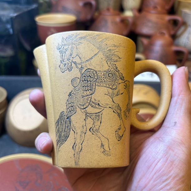 不凡全手工定制黄段泥紫砂公道杯手把老虎精刻主人杯定制