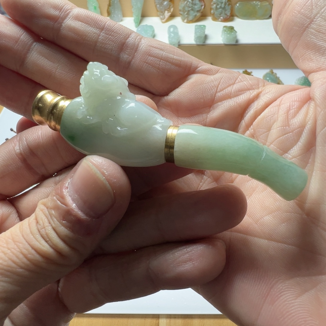 定制翡翠未镶嵌烟嘴