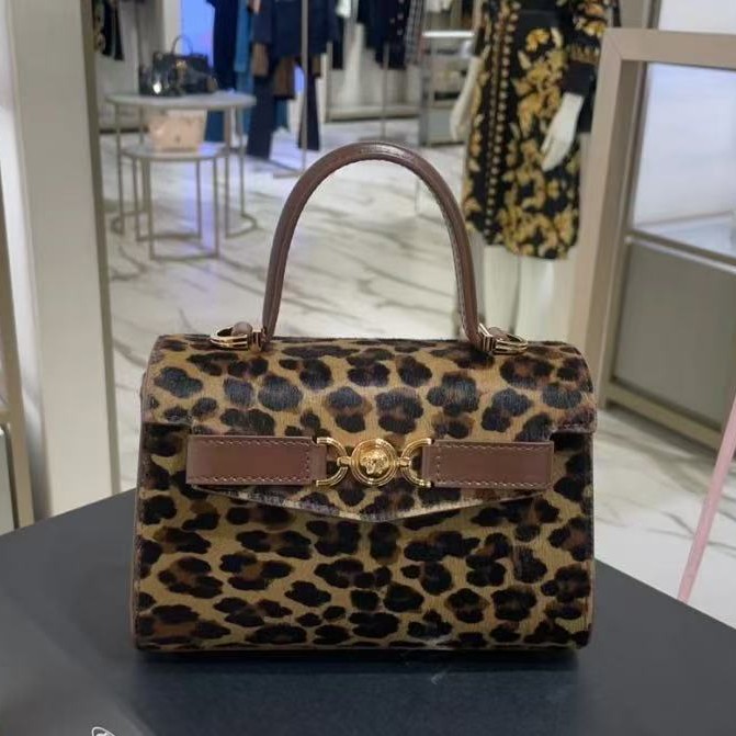 未使用 VERSACE/范思哲 女包美杜莎豹纹翻盖单肩斜挎包