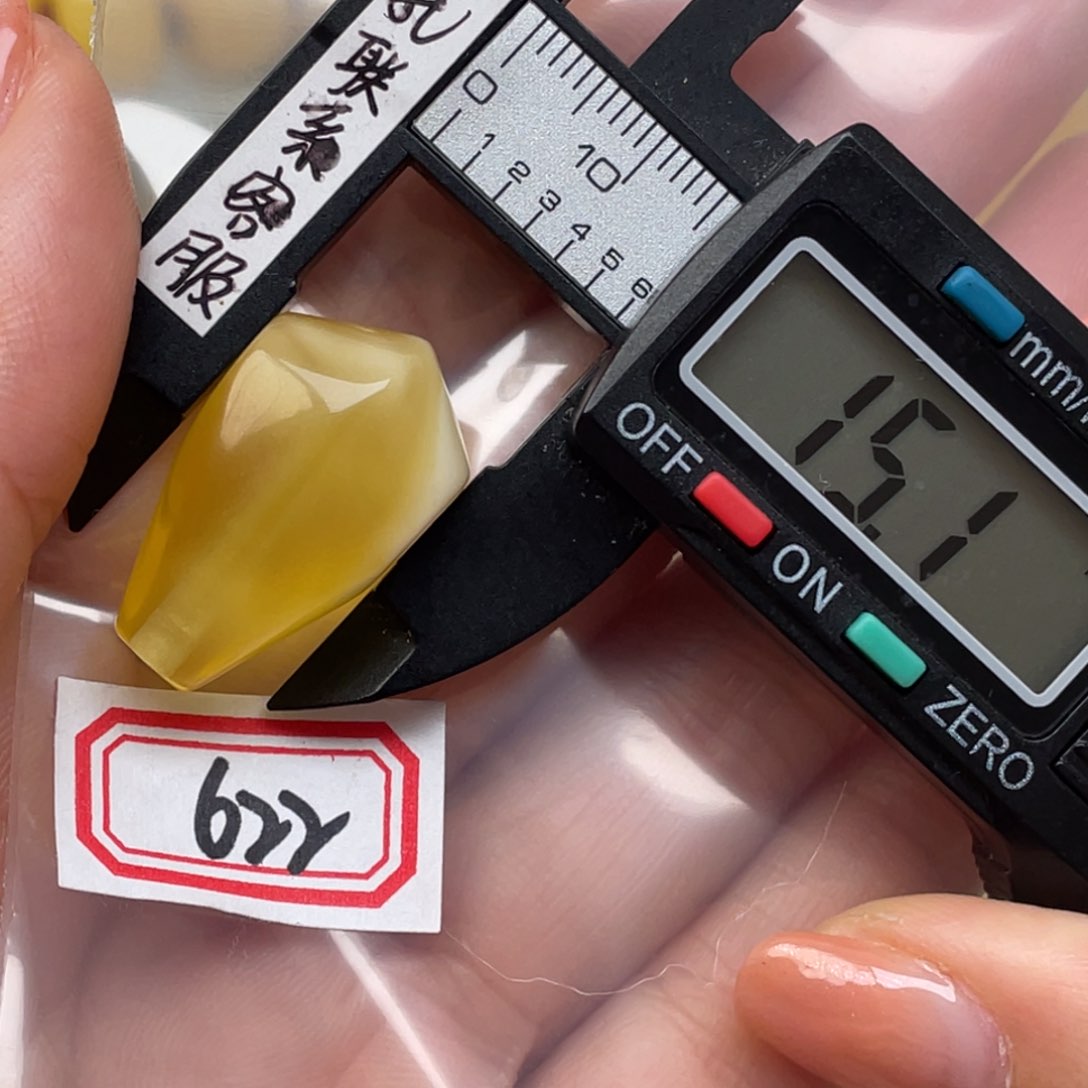 蜜蜡裸石未镶嵌蜜蜡