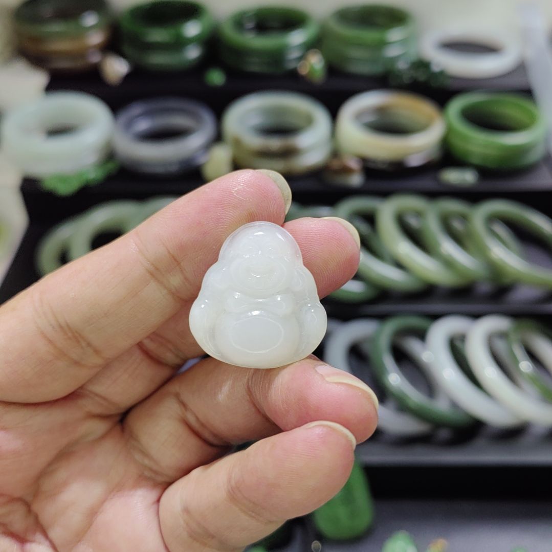 和田玉未镶嵌颈饰